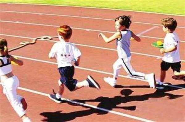 在塑膠跑道上運(yùn)動(dòng)的你懂得它是怎么制作的嗎？