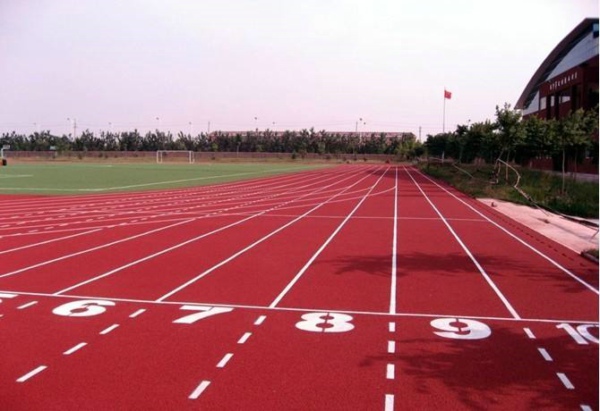塑膠跑道主要分為哪幾類功能特點(diǎn)是怎樣的？