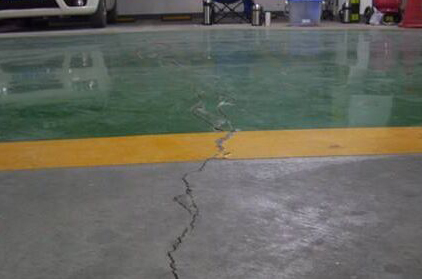 環氧薄涂地坪出現伸縮縫后要如何處理？